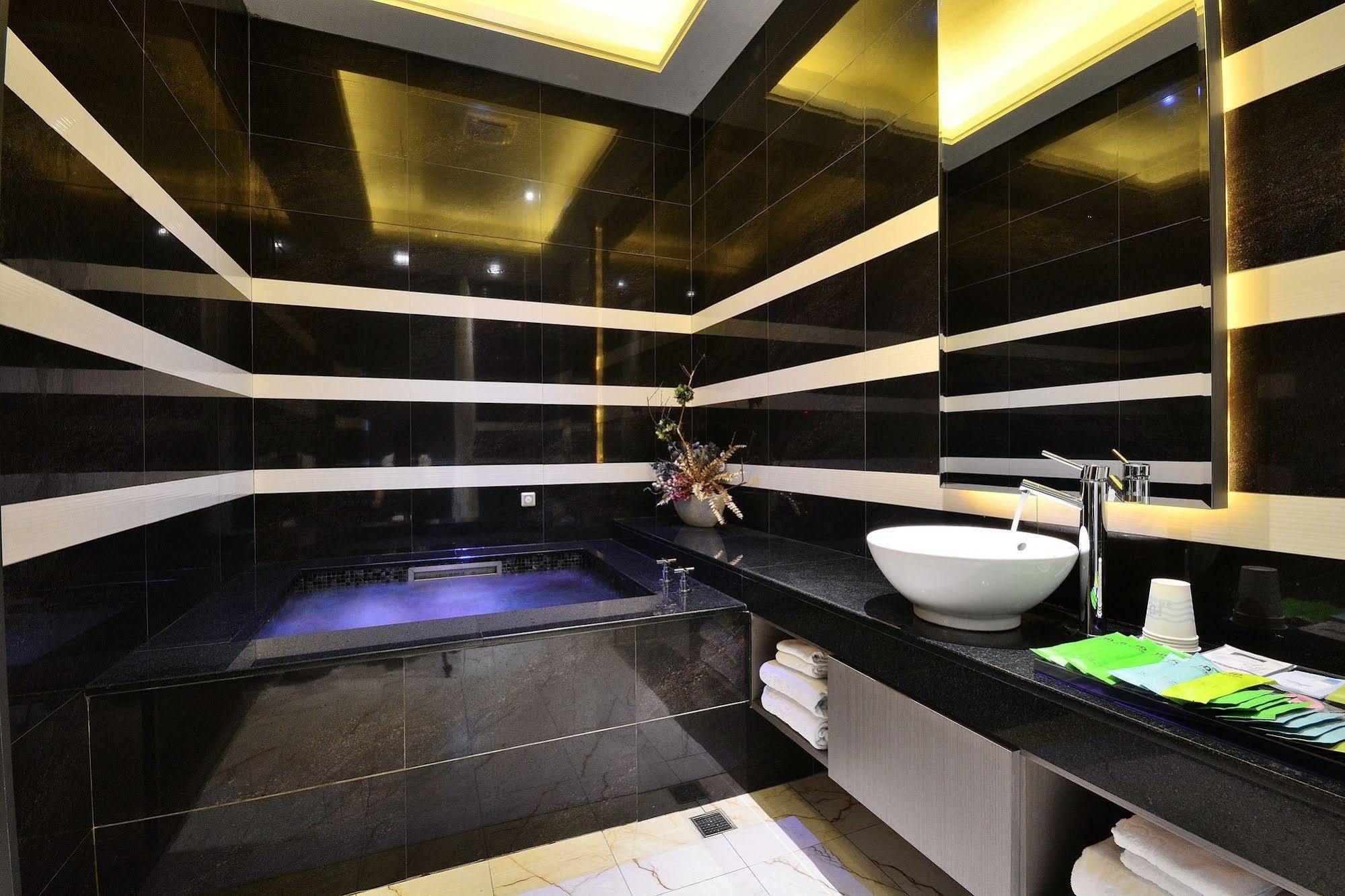 Hea Duenn Motel Taichung Buitenkant foto
