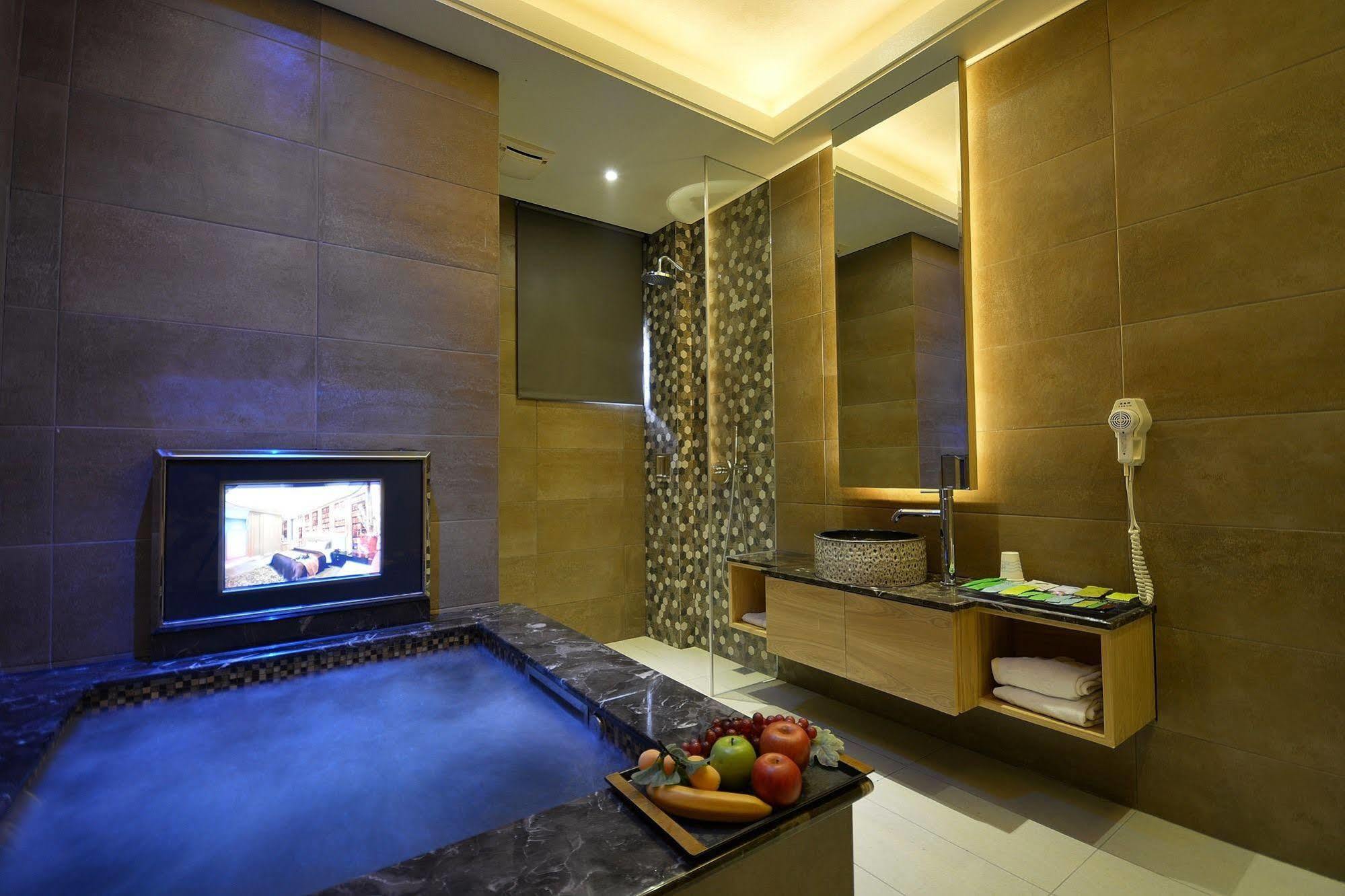 Hea Duenn Motel Taichung Buitenkant foto