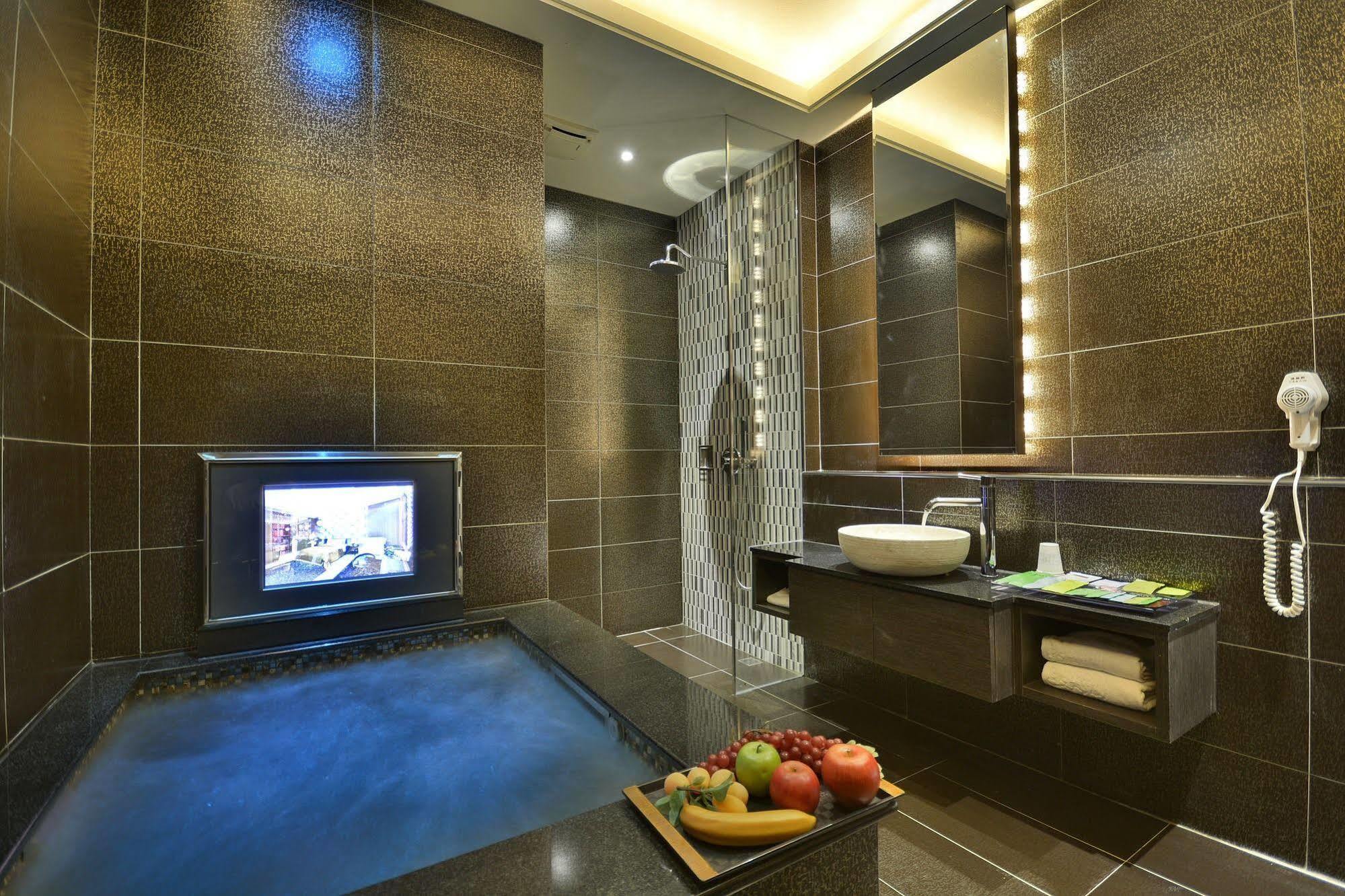 Hea Duenn Motel Taichung Buitenkant foto