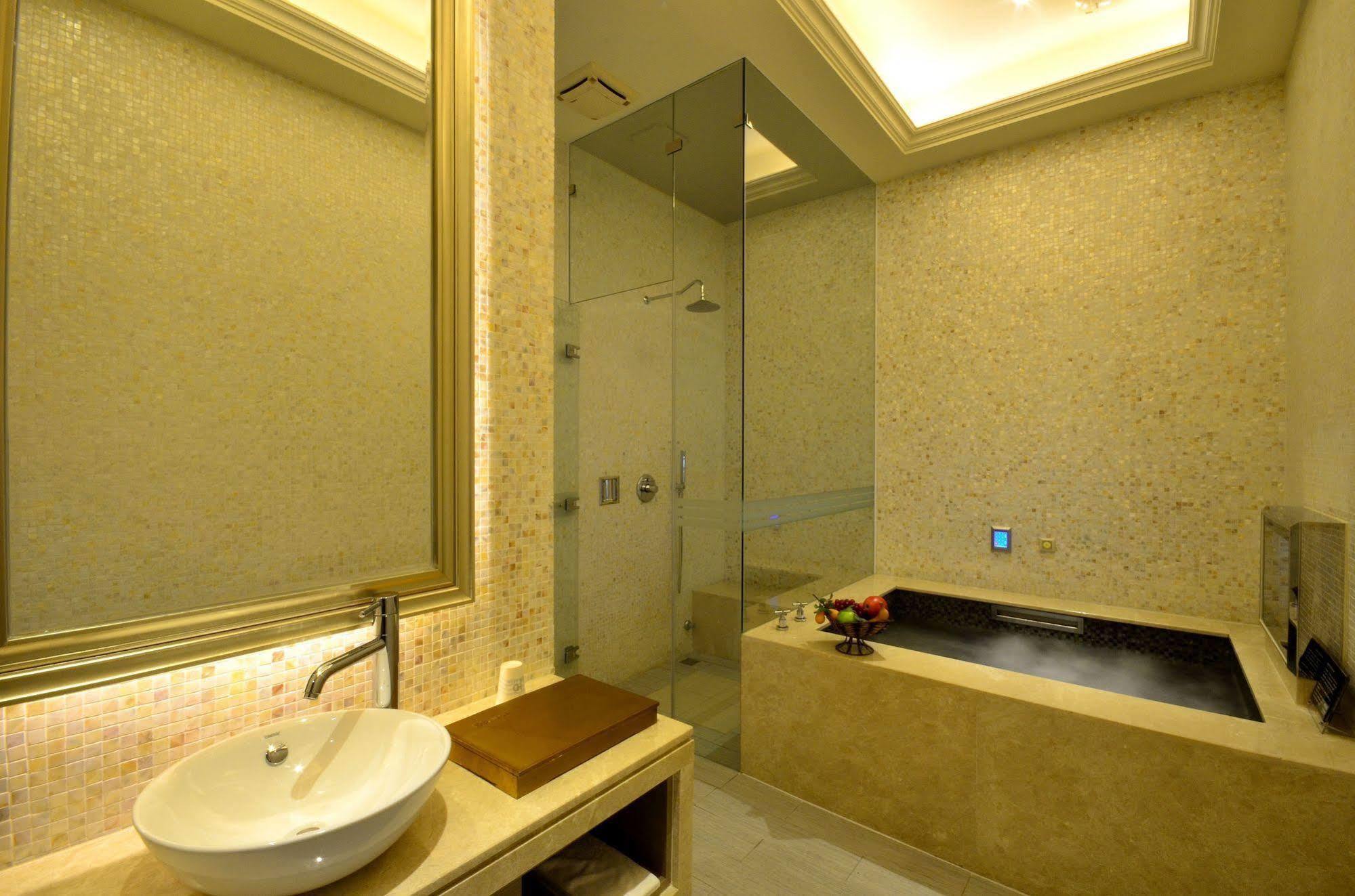Hea Duenn Motel Taichung Buitenkant foto