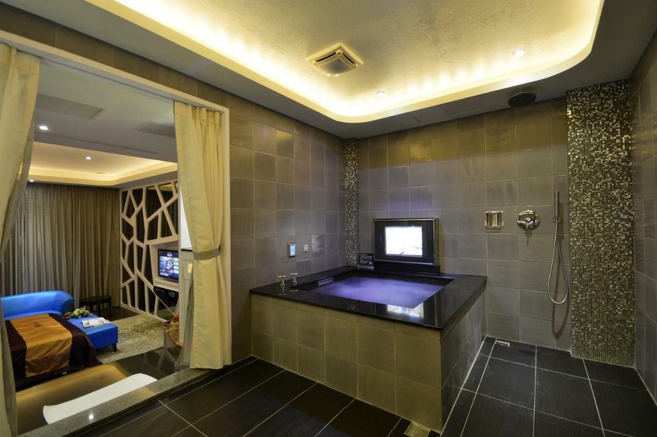 Hea Duenn Motel Taichung Buitenkant foto