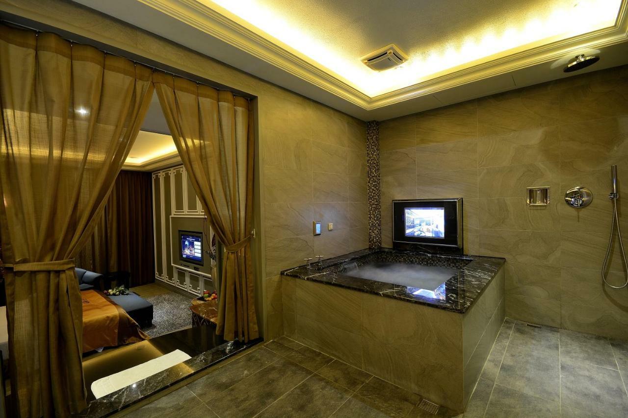 Hea Duenn Motel Taichung Buitenkant foto