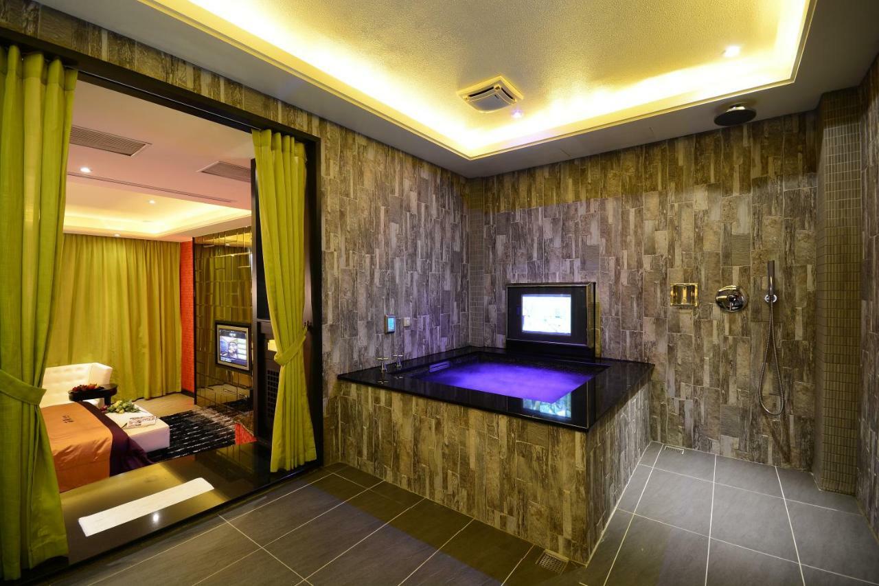 Hea Duenn Motel Taichung Buitenkant foto